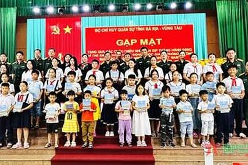 Bộ CHQS tỉnh Bà Rịa-Vũng Tàu tuyên dương các cháu học sinh giỏi