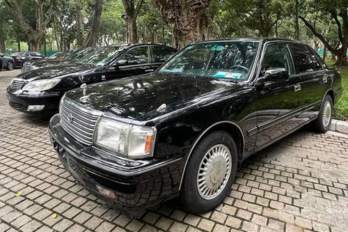 Toyota Crown 'Bộ trưởng' bán đấu giá, khởi điểm từ 65 triệu đồng