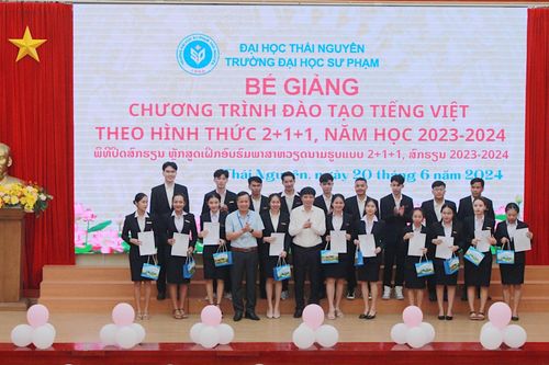 19 lưu học sinh Lào được công nhận hoàn thành tốt nghiệp theo hình thức 2+1+1