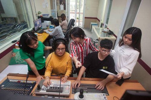Nghề báo trong kỷ nguyên 4.0: Chuẩn bị đủ hành trang