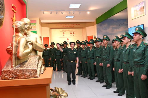 Đừng để 'thờ ơ, vô cảm' trở thành căn bệnh 'ung thư tâm hồn' ở thế hệ trẻ