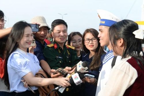 Nhà báo Vũ Duy – Báo Quân đội Nhân dân: Hành trình ra giữa trùng khơi