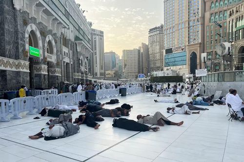 Thêm hàng trăm người thiệt mạng vì nắng nóng trong cuộc hành hương ở Mecca