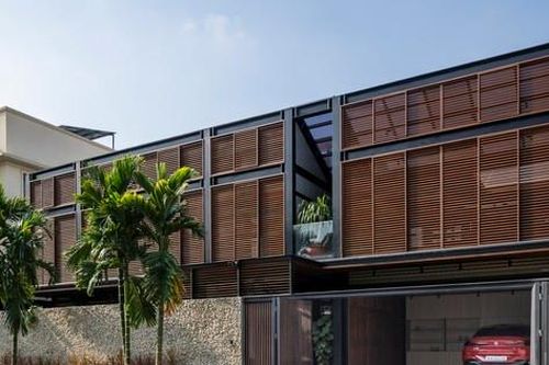 Nhà khung thép cửa chớp đơn giản mà hợp phong thủy