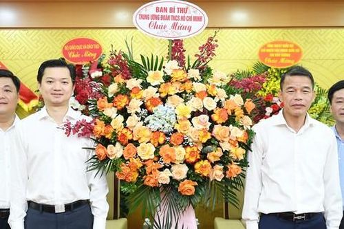 Bí thư T.Ư Đoàn chúc mừng các cơ quan quản lý báo chí và Đài Truyền hình Việt Nam