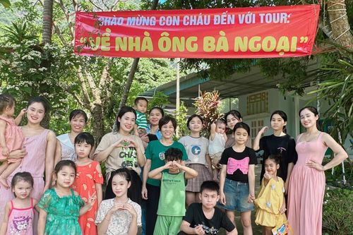'Tour về nhà ông bà ngoại' của 6 chị em gái ở Hòa Bình gây sốt mạng
