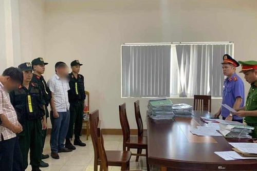 Bắt tạm giam 4 cán bộ ở Quảng Trị