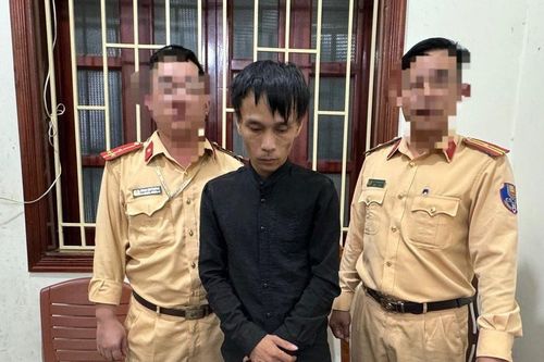 Cảnh sát giao thông kịp thời bắt đối tượng mua bán trái phép chất ma túy