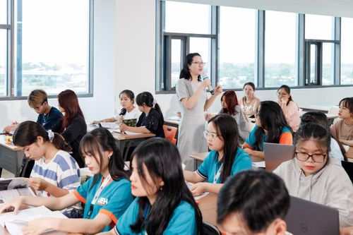 Điểm chuẩn xét tuyển sớm của Đại học Kinh tế TP Hồ Chí Minh tăng mạnh