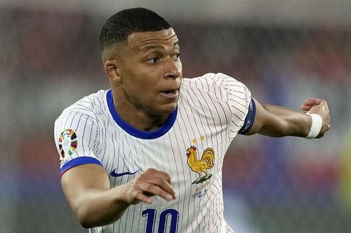 Siêu sao bóng đá Mbappe bị lãnh đạo phe cực hữu Pháp chỉ trích