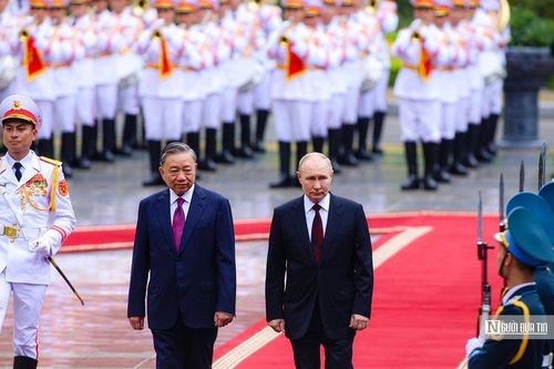 21 loạt đại bác vang lên trong lễ đón cấp Nhà nước Tổng thống Putin