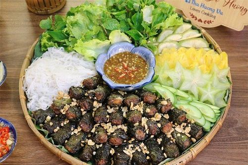 Cách làm chả bò lá lốt nướng ăn kèm bún siêu ngon, thanh mát cho ngày hè