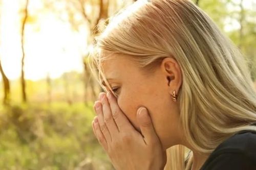 Tại sao mặt trời làm con người hắt hơi? Cứ 3 người thì có 1 người có phản ứng này