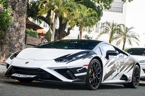 Soi chi tiết siêu xe Lamborghini Huracan EVO độc nhất Việt Nam