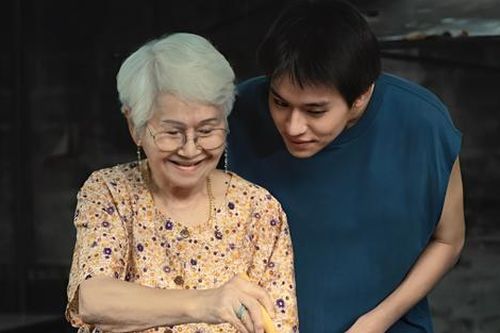 Nữ diễn viên cạo đầu 4 lần để đóng phim
