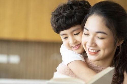 Mẹ kế làm bạn với con chồng