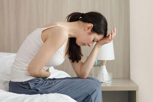 Nguyên nhân gây đau bụng trên và dấu hiệu nguy hiểm cần thăm khám bác sĩ