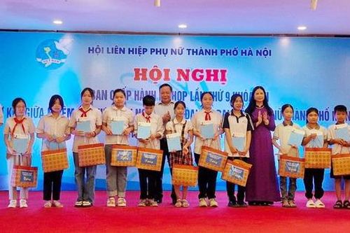 Hội LHPN Hà Nội: Kết nối, đỡ đầu hơn 1.200 trẻ mồ côi có hoàn cảnh khó khăn
