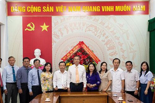 Phó Bí thư Thường trực Tỉnh ủy, Chủ tịch HĐND tỉnh An Giang Lê Văn Nưng thăm, chúc mừng Ngày Báo chí Cách mạng Việt Nam