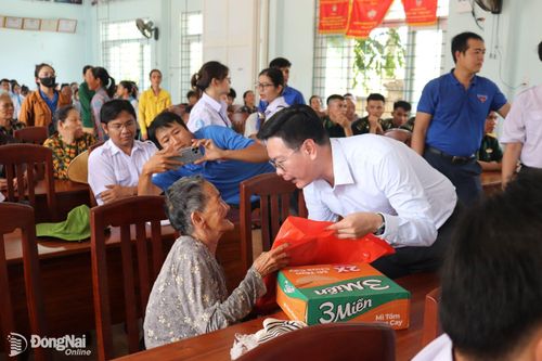 Tổ chức hành trình Sinh viên Đồng Nai với biển, đảo quê hương