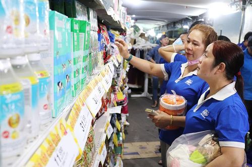 Tích cực vận động đoàn viên, người lao động ưu tiên dùng hàng Việt