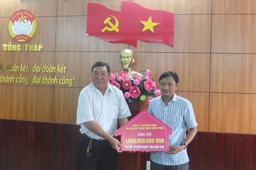 Tiếp nhận kinh phí ủng hộ Quỹ 'Vì người nghèo' tỉnh