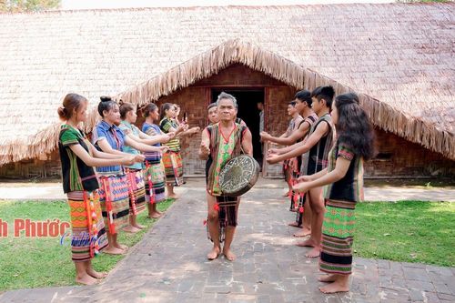 Để cồng chiêng vang mãi