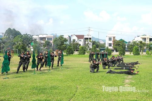 Huấn luyện cảnh sát cơ động dự bị chiến đấu