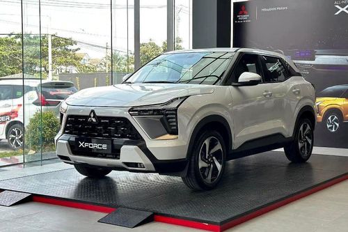 Thị trường ô tô trong nước: Nhiều mẫu xe giảm mạnh hiếm thấy