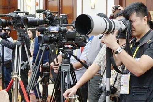 Không thể phi chính trị hóa báo chí