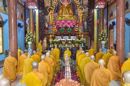 Chư Tăng Q.1 Bố-tát, thính giới tại tổ đình Vạn Thọ