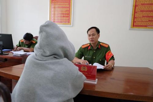 Người phụ nữ sập bẫy lừa đảo hơn 900 triệu đồng