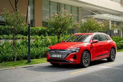 Ra mắt Audi Q8 e-tron mới với giá từ 3,8 tỷ đồng