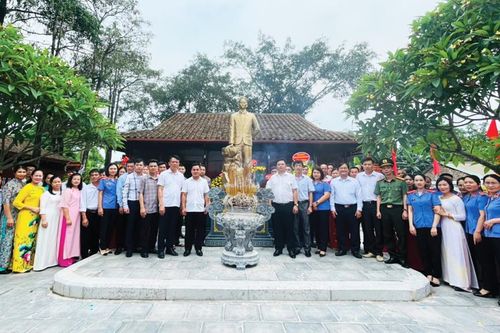 'Tự soi', 'tự sửa' để mỗi cán bộ, đảng viên tự nguyện rèn luyện, phấn đấu