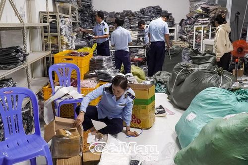 Phát hiện lượng lớn hàng hóa không rõ nguồn gốc