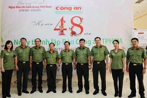 Ban Giám đốc Công an TPHCM đến thăm, chúc mừng, động viên Báo CATP