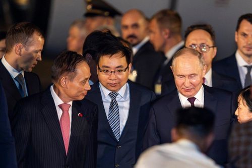 Tổng thống Nga Putin tới Hà Nội, bắt đầu chuyến thăm Việt Nam