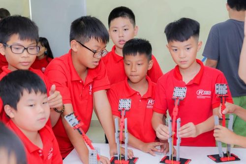 Trại hè tiếng Anh 'Triệu phú tương lai' cùng con nghĩ lớn - mơ cao