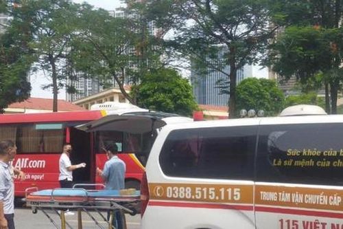 Hà Nội: Phát hiện người đàn ông đột tử trong ô tô đỗ gần cổng trường