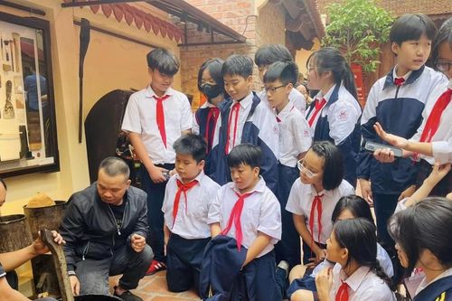 Viết tiếp câu chuyện Đình trong phố