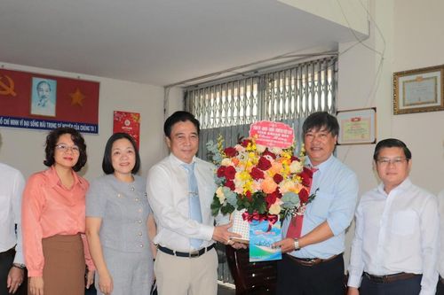 Lãnh đạo tỉnh Khánh Hòa thăm, chúc mừng Văn phòng Báo Đại Đoàn Kết tại Nha Trang