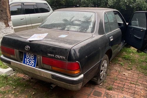 Thanh lý 3 xe Toyota Crown công giá từ 65 triệu đồng