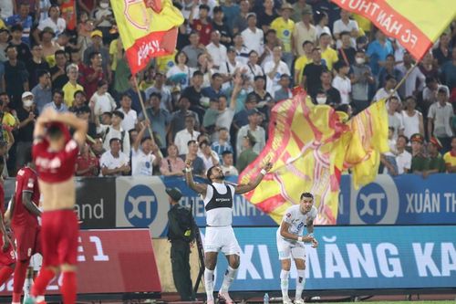 Cặp tiền đạo Brazil 'khuynh đảo' V-League