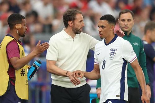 Roy Keane chỉ trích sao ĐT Anh không đủ đẳng cấp đá tiền vệ, khiến Declan Rice phải 'trông em bé'