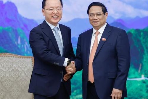 Thủ tướng Phạm Minh Chính tiếp Tổng Giám đốc Samsung