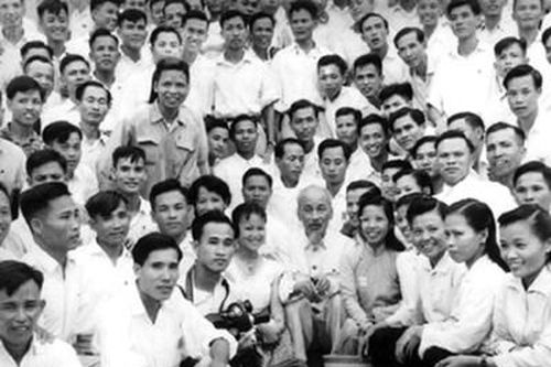 Bài 2: Học tập và làm theo tư tưởng, đạo đức, phong cách Hồ Chí Minh về báo chí cách mạng