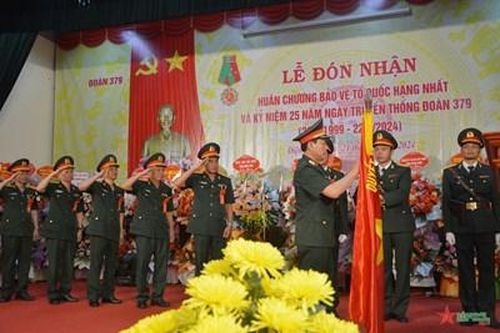 Đoàn Kinh tế-Quốc phòng 379, Quân khu 2 đón nhận Huân chương Bảo vệ Tổ quốc hạng Nhất