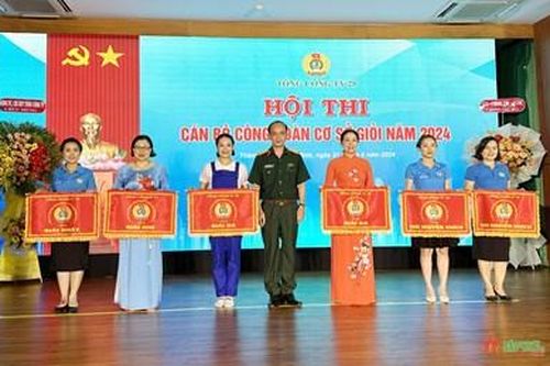 Cán bộ công đoàn Tổng công ty 28 (Tổng cục Hậu cần) đua tài kiến thức, năng khiếu