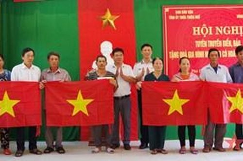 Vùng Cảnh sát biển 2 đồng hành với ngư dân và đồng bào dân tộc thiểu số Thừa Thiên Huế