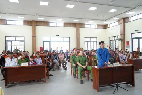Chuyện nghề phía sau con chữ